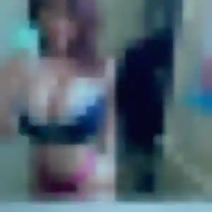 Aisha (25 ans) à Chinon attend une rencontre rapidement