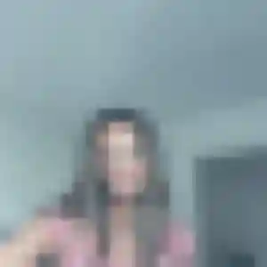 Sara, 19 ans, en ligne à Genas pour une rencontre coquine
