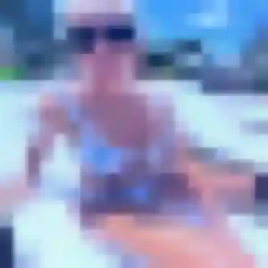 Kim, 37 ans, en ligne à Les Essarts-le-Roi pour une rencontre coquine