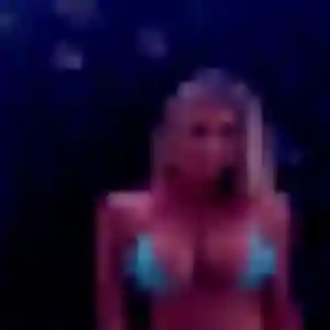 Giulia, 25 ans, connectée à Livarot-Pays-d'Auge pour une rencontre coquine