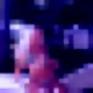 Leonore (22 ans) à Moëlan-sur-Mer cherche une rencontre maintenant