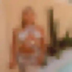 Oumaima (23 ans) à Saint-Mandrier-sur-Mer cherche une rencontre rapidement