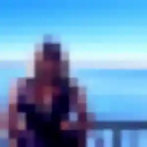 Rejoins Heloise, 20 ans à Simiane-Collongue en privé
