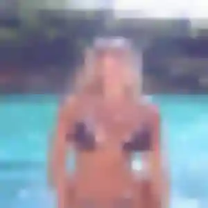 Contacte Dorothee, 20 ans à Vélizy-Villacoublay en privé